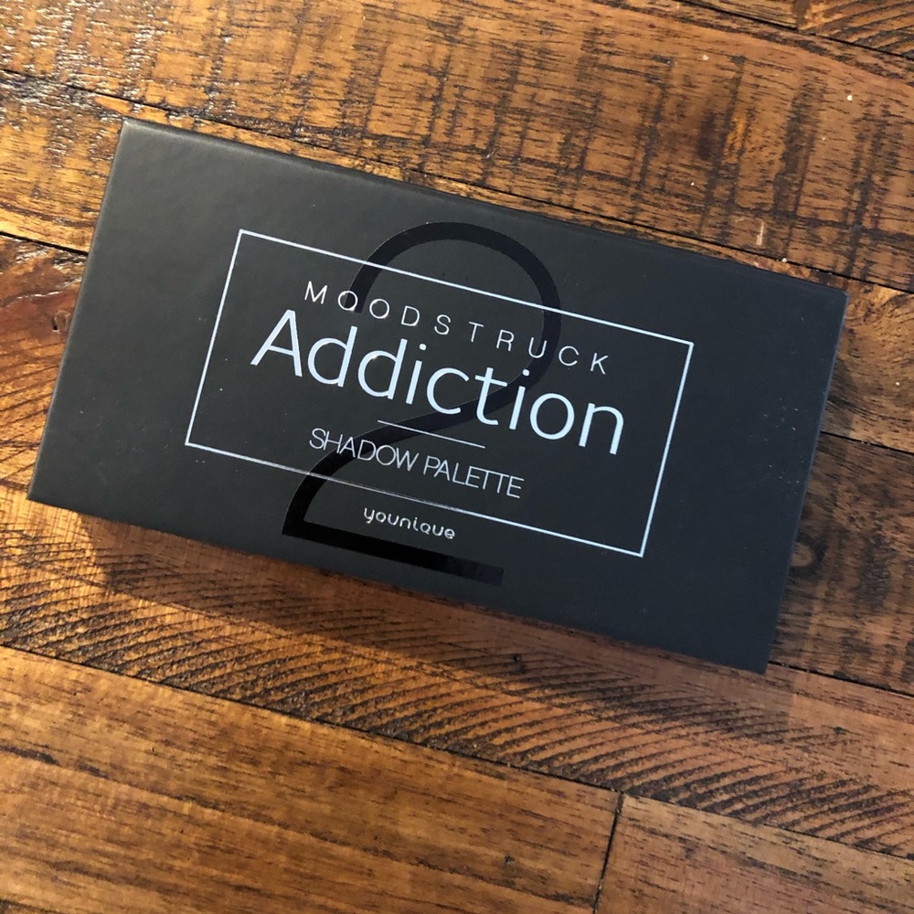 Younique moodstruck palette